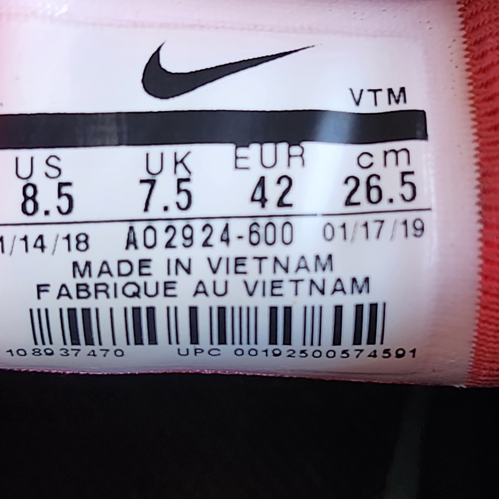Nike 720 Red and Black Sneakers - Picture 6 of 7
